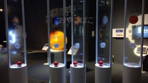 姫路科学館　重力の不思議　「りんごの重さ」